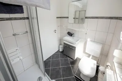 Ein Badezimmer in der Unterkunft Haus Schüller