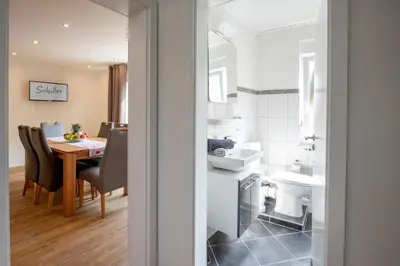 Ein Badezimmer in der Unterkunft Haus Schüller