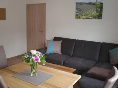 Ein Sitzbereich in der Unterkunft Holiday Home Weingut Mertes