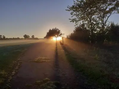 Blick auf den Sonnenuntergang/Sonnenaufgang von der Ferienwohnung aus oder aus der Nähe