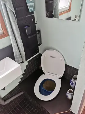 Ein Badezimmer in der Unterkunft Hausboot Ferdinand Magellahn