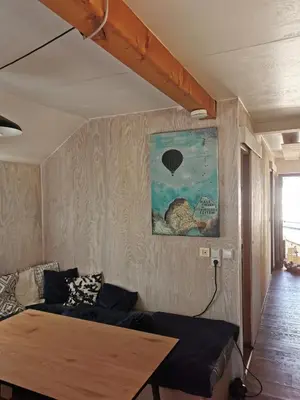 Ein Sitzbereich in der Unterkunft Hausboot Ferdinand Magellahn