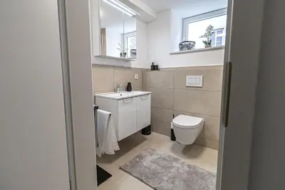 Ein Badezimmer in der Unterkunft FeWoMo Stilvolles EG Appartment, Brauneberg, 4 Pers, Boots Slipanlage, Moselradweg, Seniorengerecht