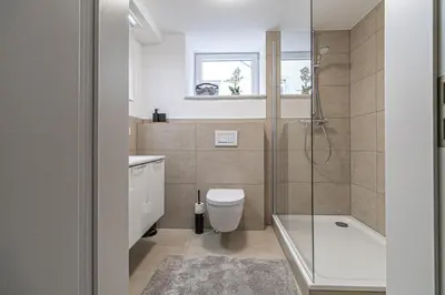 Ein Badezimmer in der Unterkunft FeWoMo Stilvolles EG Appartment, Brauneberg, 4 Pers, Boots Slipanlage, Moselradweg, Seniorengerecht