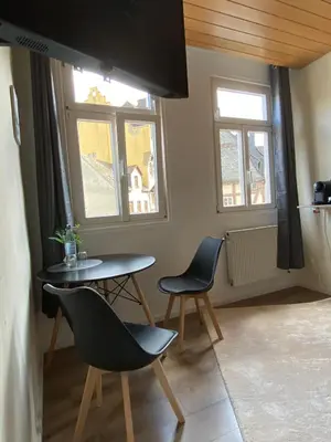 Ein Sitzbereich in der Unterkunft Münzbach Ferienzimmer im historischen Stadtkern