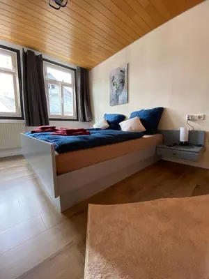 Ein Bett oder Betten in einem Zimmer der Unterkunft Münzbach Ferienzimmer im historischen Stadtkern