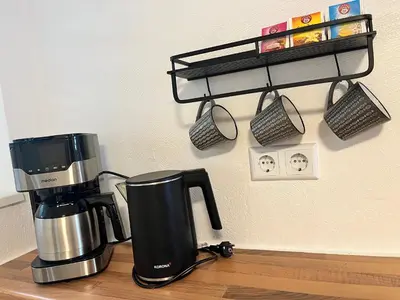 Kaffee-/Teezubehör in der Unterkunft Wohlfühl Appartment - Wohnen auf Zeit - Netflix