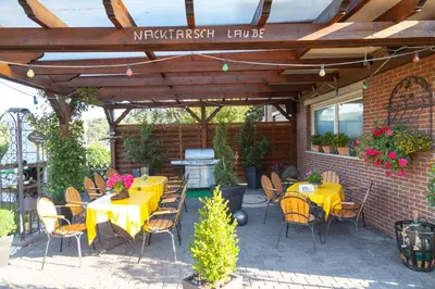 Ein Garten an der Unterkunft Ferienweingut Jürgen Beth Parterre