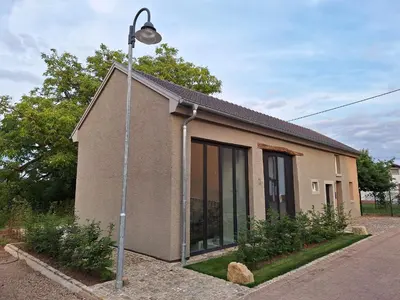 Das Gebäude in dem sich das Ferienhaus befindet