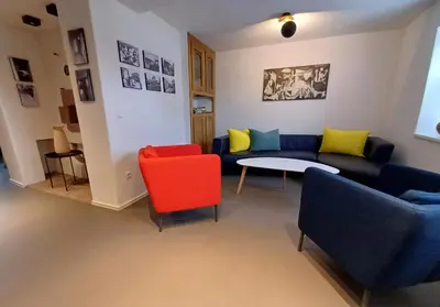 Ein Sitzbereich in der Unterkunft Denkmalgeschütztes Ferienhaus in der Südeifel - Ferienhaus HAZEN