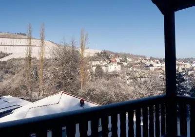 Luxus-Familienvilla mit privatem Pool und XXL Whirlpool, Kamin, Grill & Blick in die Weinberge im Winter