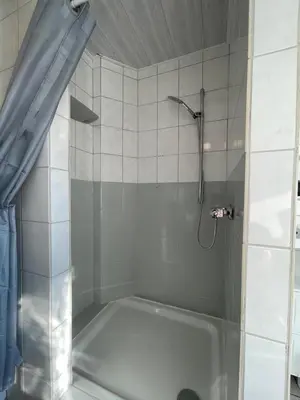 Ein Badezimmer in der Unterkunft Moselgarten Bullay Zentral Grün Direkt an der Mosel