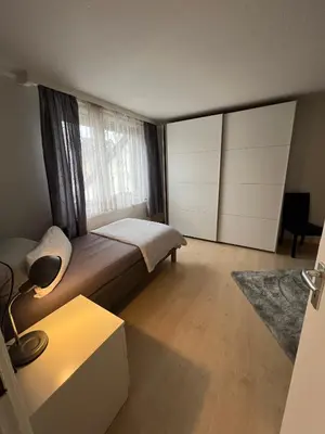 Ein Bett oder Betten in einem Zimmer der Unterkunft Geräumige Ferienwohnung in direkter Nähe zum Rhein