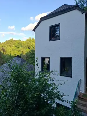 Das Gebäude in dem sich das Privatzimmer befindet