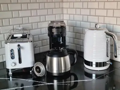 Kaffee-/Teezubehör in der Unterkunft Wellnesshaus Dorfblick mit Outdoor-Jacuzzi und Infrarotkabine, NEU!