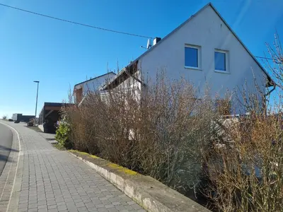 Das Gebäude in dem sich das Ferienhaus befindet