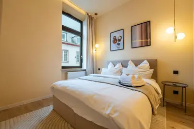 Ein Bett oder Betten in einem Zimmer der Unterkunft LLR Design Apartment- Santal Blush im Zentrum von Koblenz