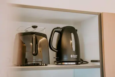 Kaffee-/Teezubehör in der Unterkunft LLR Design Apartment - Orange Mandarine im Zentrum von Koblenz
