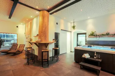 Ein Sitzbereich in der Unterkunft Tropical Wellness Suite I Sauna I Whirlpool I Hot Tub I TV I BBQ