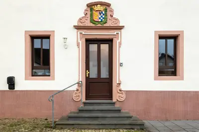Eine Fassade oder ein Eingang zu Tropical Wellness Suite I Sauna I Whirlpool I Hot Tub I TV I BBQ