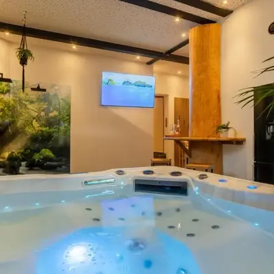 Tropical Wellness Suite I Sauna I Whirlpool I Hot Tub I TV I BBQ