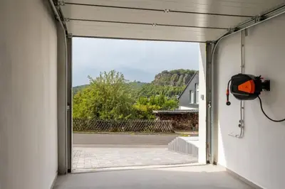 Ein allgemeiner Bergblick oder ein Berglick von der Ferienwohnung aus