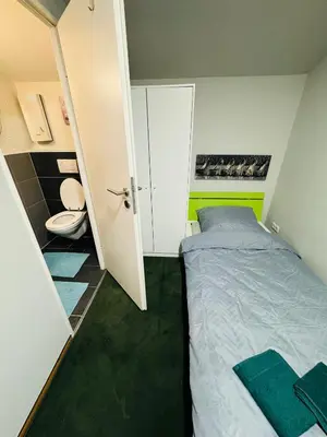 Ein Bett oder Betten in einem Zimmer der Unterkunft Kompakte & günstige Einzimmerwohnung