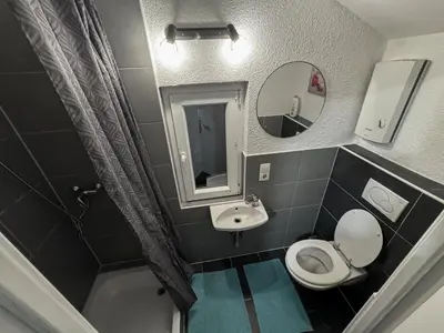 Ein Badezimmer in der Unterkunft Kompakte & günstige Einzimmerwohnung