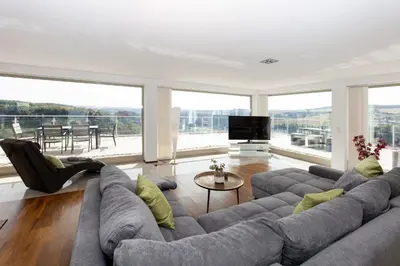 TV/Unterhaltungsangebot in der Unterkunft Penthouse für 2 Personen mit Dachterrasse und Rheinblick