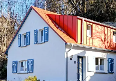 Das Gebäude in dem sich das Ferienhaus befindet