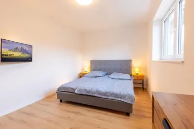 Ein Bett oder Betten in einem Zimmer der Unterkunft Pitlane Apartment 3