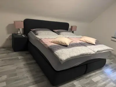 Ein Bett oder Betten in einem Zimmer der Unterkunft Erica Ferienwohnung auf dem Traumpfad
