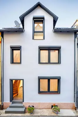 Das Gebäude in dem sich das Ferienhaus befindet