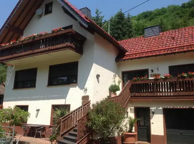 Das Gebäude in dem sich die Ferienwohnung befindet