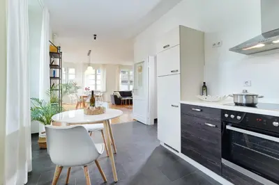 Küche/Küchenzeile in der Unterkunft 5-Sterne-DTV-Ferienwohnung in Traben-Trarbach für 6 Personen - zentral & stilvoll, Parkplatz & WLAN