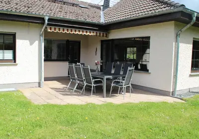 Das Gebäude in dem sich das Ferienhaus befindet