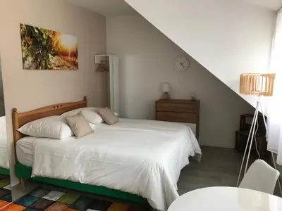 Ein Bett oder Betten in einem Zimmer der Unterkunft Klein und Fein für nach dem Wein, Römerstraße