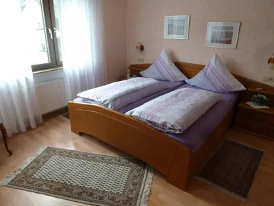 Ein Bett oder Betten in einem Zimmer der Unterkunft Ferienwohnungen Eckstein
