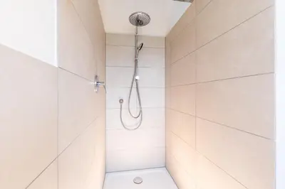 Ein Badezimmer in der Unterkunft Pitlane Apartment 4