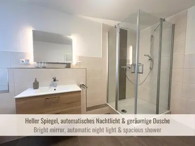 Ein Badezimmer in der Unterkunft Kamin-Apartment Bodanum mit eigener Terrasse - naturnahe Ortsrandlage - VDSL - 10 min zum Nürburgring