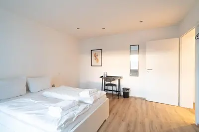 Ein Bett oder Betten in einem Zimmer der Unterkunft Cozy 2-room apartment with WiFi & SKY