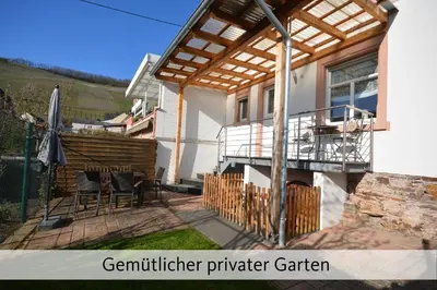 Das Gebäude in dem sich das Ferienhaus befindet