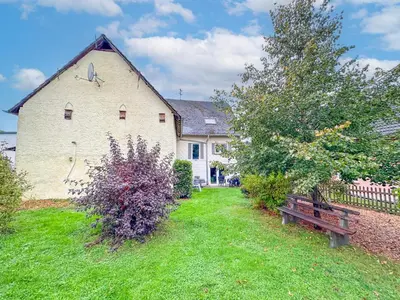 Ein Garten an der Unterkunft Herrenhaus
