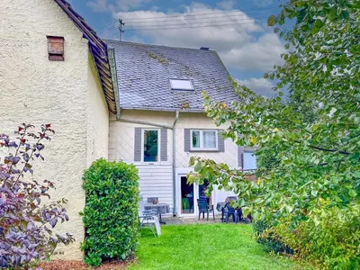 Ein Garten an der Unterkunft Herrenhaus