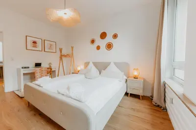 Ein Bett oder Betten in einem Zimmer der Unterkunft 3-Floor Oasis in the Heart of Koblenz, Sleeps 16