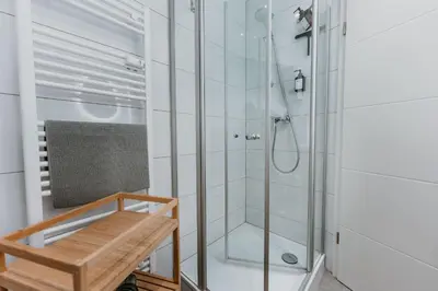 Ein Badezimmer in der Unterkunft 3-Floor Oasis in the Heart of Koblenz, Sleeps 16