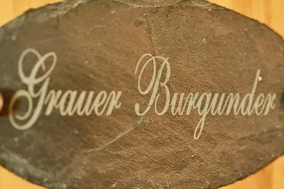 Ein Zertifikat, Auszeichnung, Logo oder anderes Dokument, das in der Unterkunft Onkel Toms Hütte, Weingut Friedhelm Lenz ausgestellt ist