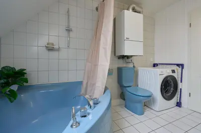 Ein Badezimmer in der Unterkunft MARX - Charmantes Apartment im Stadtzentrum von Trier - bis 6 Gäste, 2 Schlafzimmer, WLAN & Waschmaschine