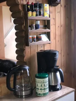 Kaffee-/Teezubehör in der Unterkunft Authentiek, Vintage Chalet aan de Bosrand