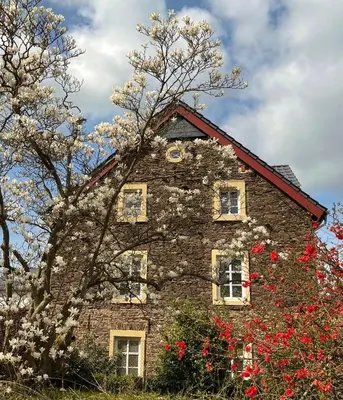 Das Gebäude in dem sich die Villa befindet